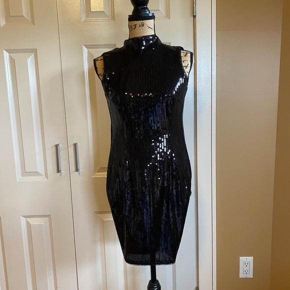 NWT TFNC High Neck mini Sequin Dress in Liquid Black Sz 6 - Picture 3 of 6